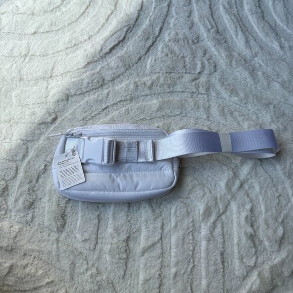 Lululemon Everywhere Belt Bag — White Wunder Puff (1L) - Picture 2 of 6